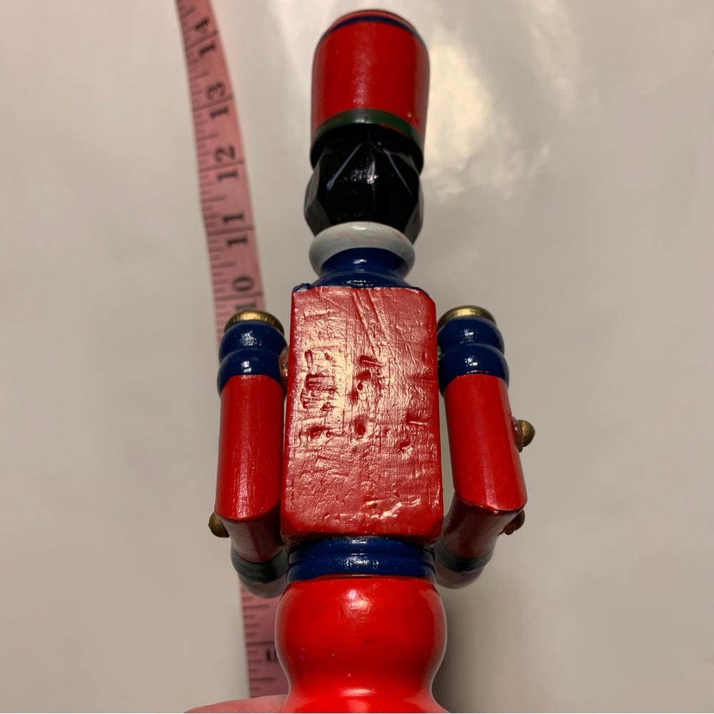GUC Christmas Decor: Wooden Nutcracker Statue, Lightweight, Vintage - Picture 10 of 11
